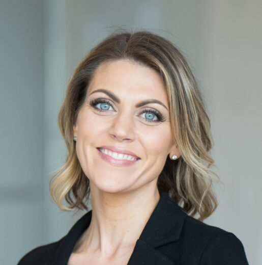 Erin Kelly headshot