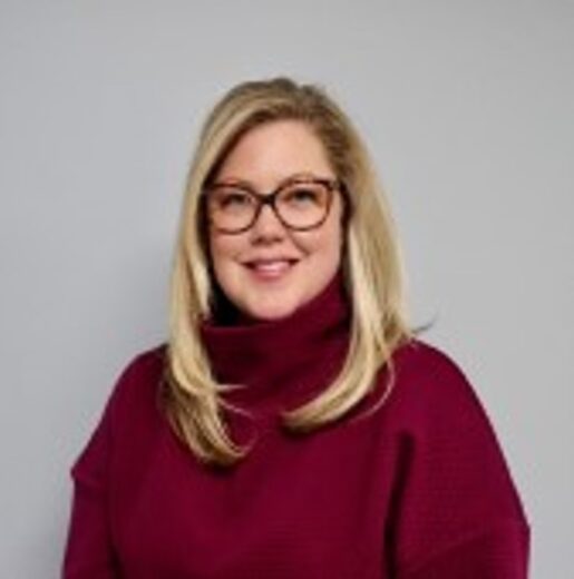 Erin Tones headshot